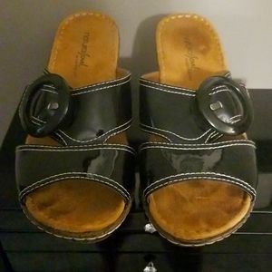 Natural Soul by Naturalizer Black Patent Wedges